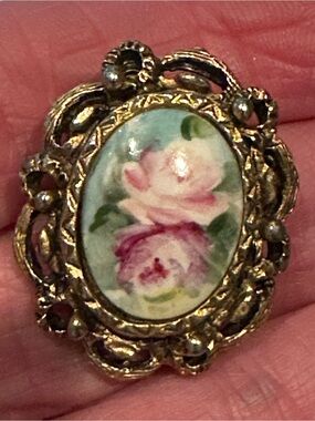Vintage Cameo Hand Painted Floral Pin